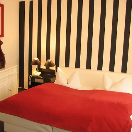 Goldener Hahn 3*